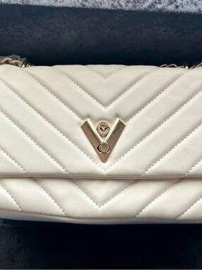 Valentino Orlandi Elegant Quilted Shoulder Bag in Cream/Ivory